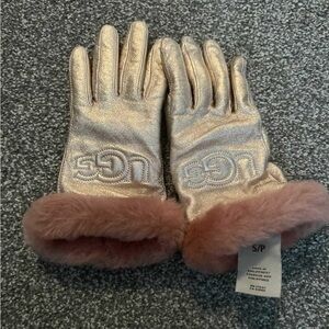 UGG tech friendly gloves small